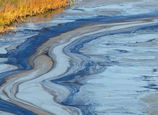 Oil slick in coastal water main process sc720x385 t1661100423