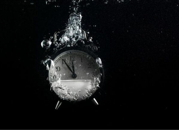 Alarm clock in water pi site